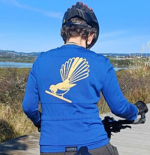 Piwakawaka (fantail) bird jersey