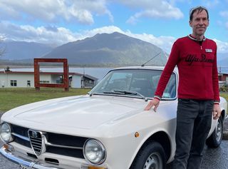 Alfa Romeo jersey with Alfa car!